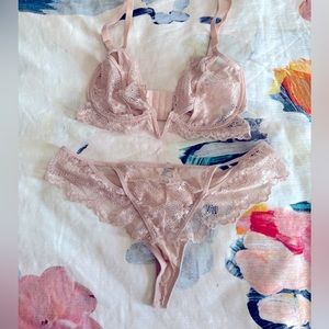 Thistle and Spire Kane V-wire bra 36D and XL thong